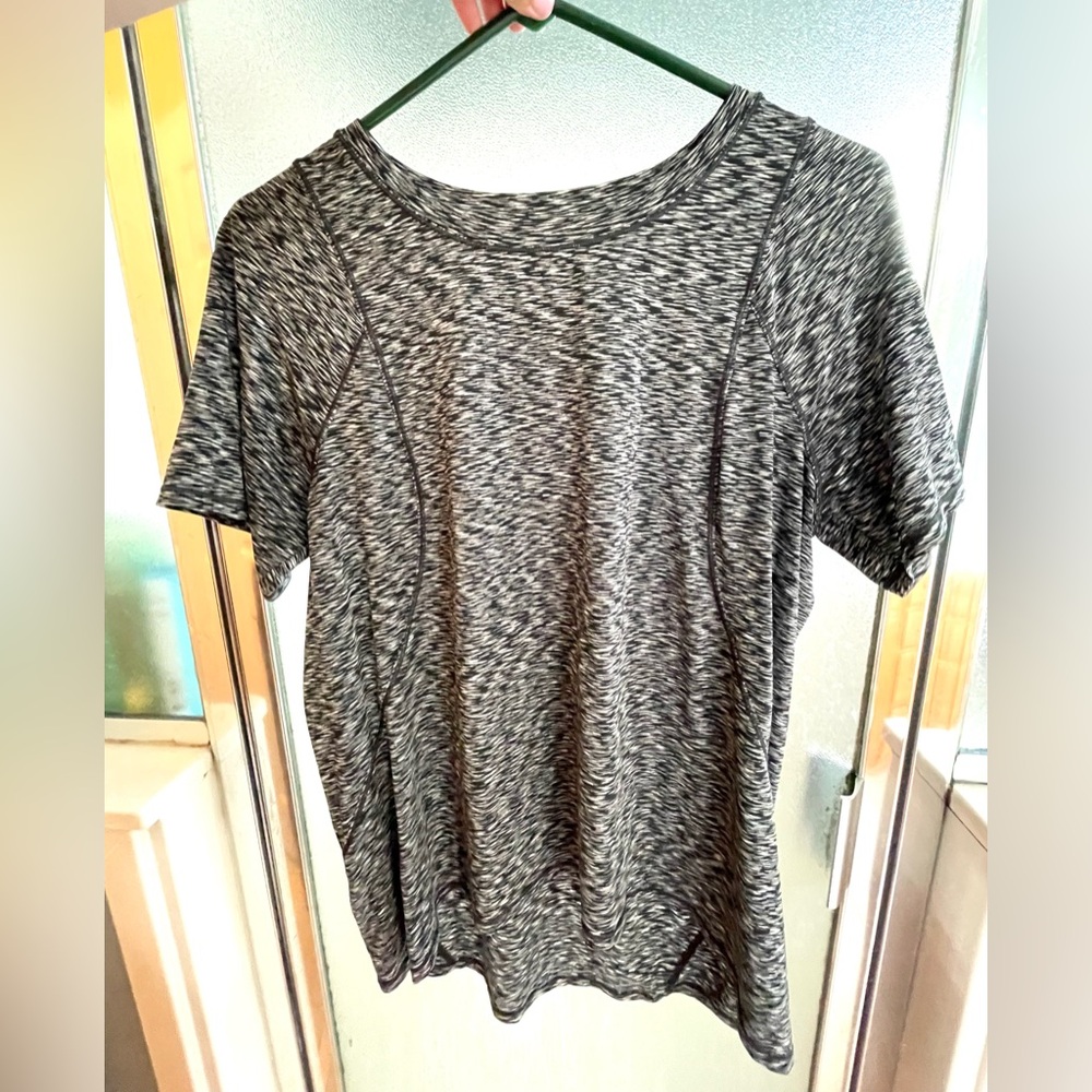 Lululemon flowy top